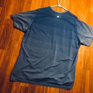 XL men’s Lululemon short sleeve shirt blue
